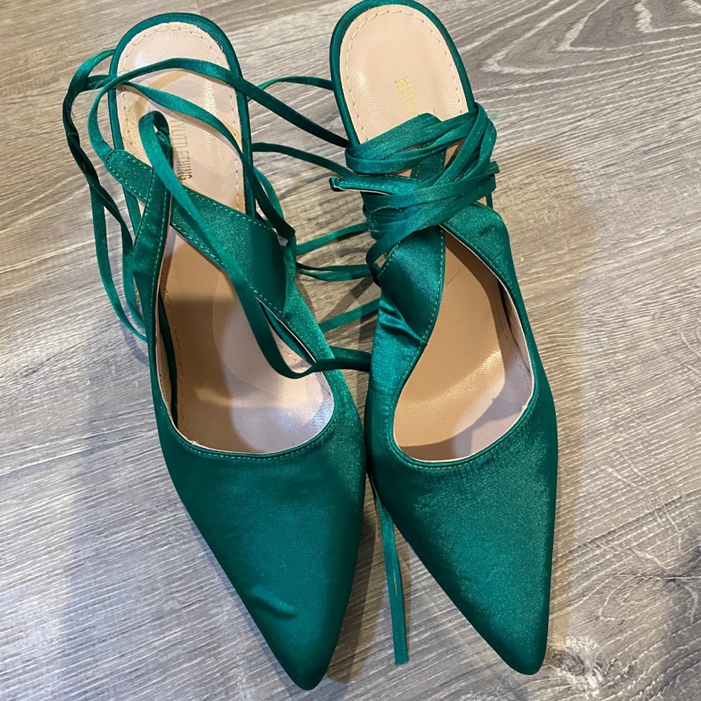 Pretty little thing women 7 shoes